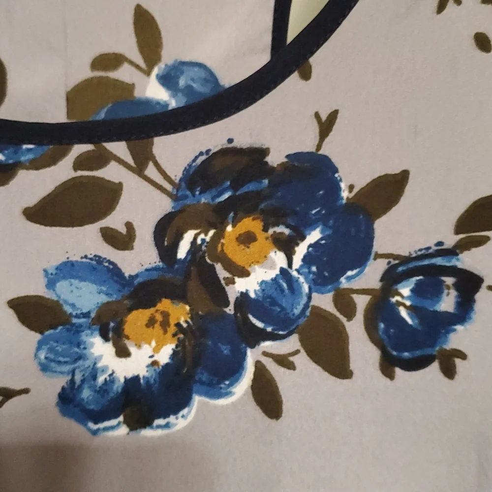 Ladies top - Picture 6 of 6